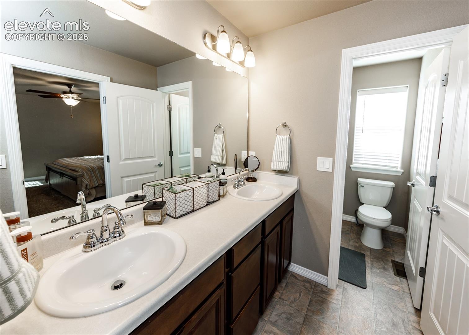 6977 Winnicut Drive, photo 33