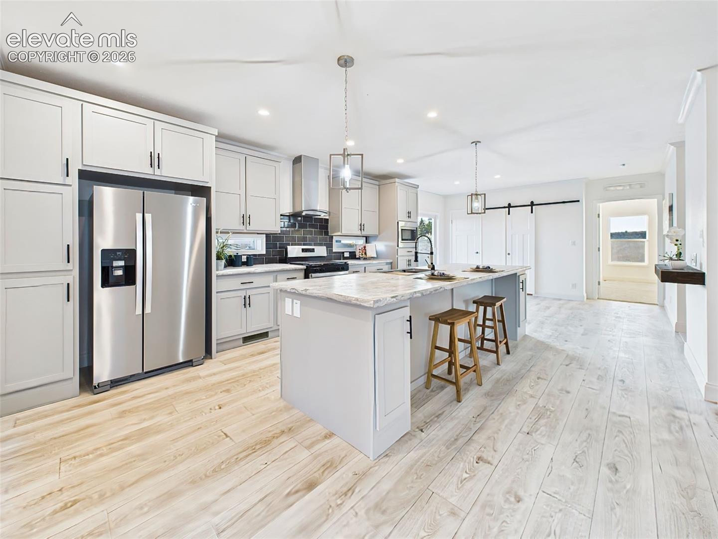 Listing photo 10 for 893 S Greenway Avenue