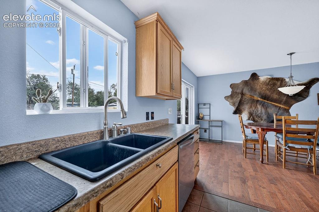 Listing photo 14 for 1345 Southmoor Drive