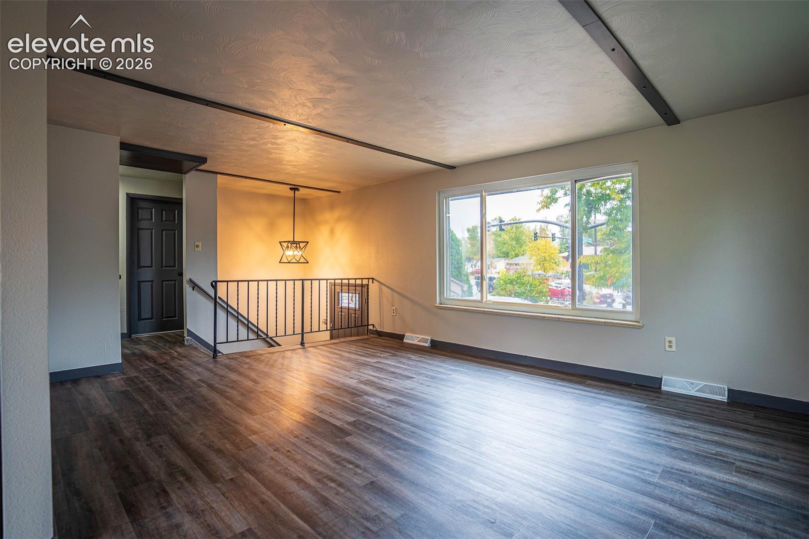 Listing photo 6 for 1301 N Murray Boulevard