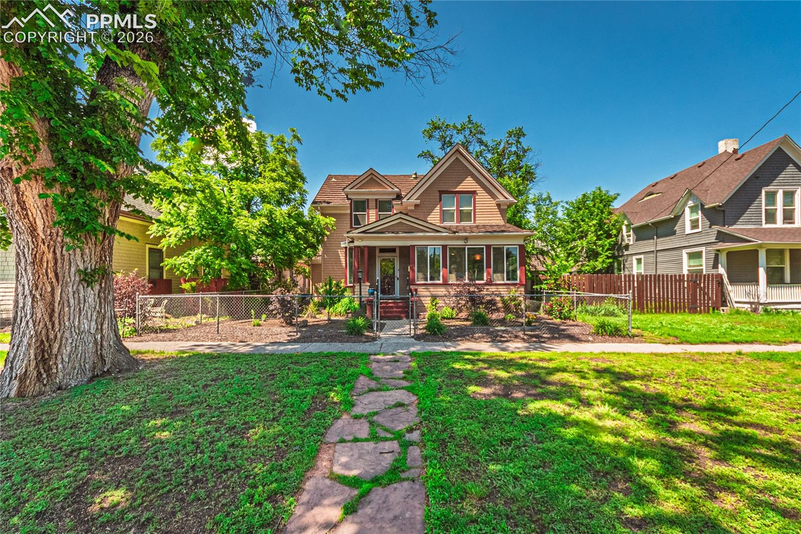 422 Dale Street, photo 2