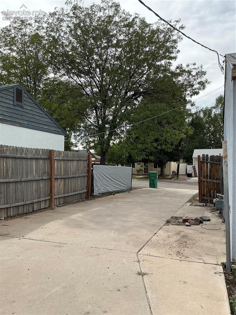 Listing photo 6 for 1714 Quillian Avenue