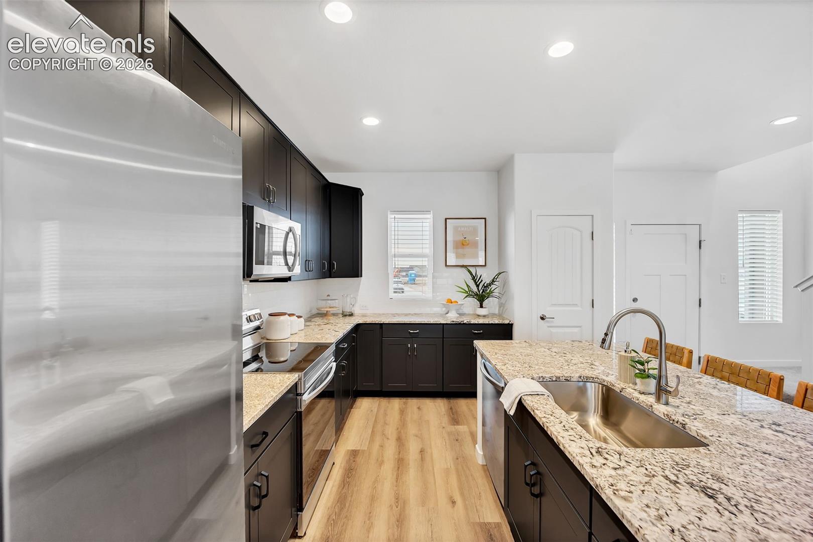 Listing photo 6 for 8180 Manor House Way