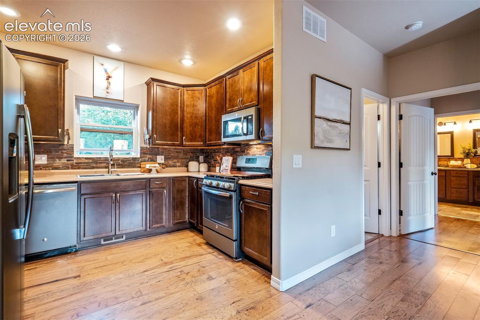 Listing photo 10 for 119 Remwood Circle