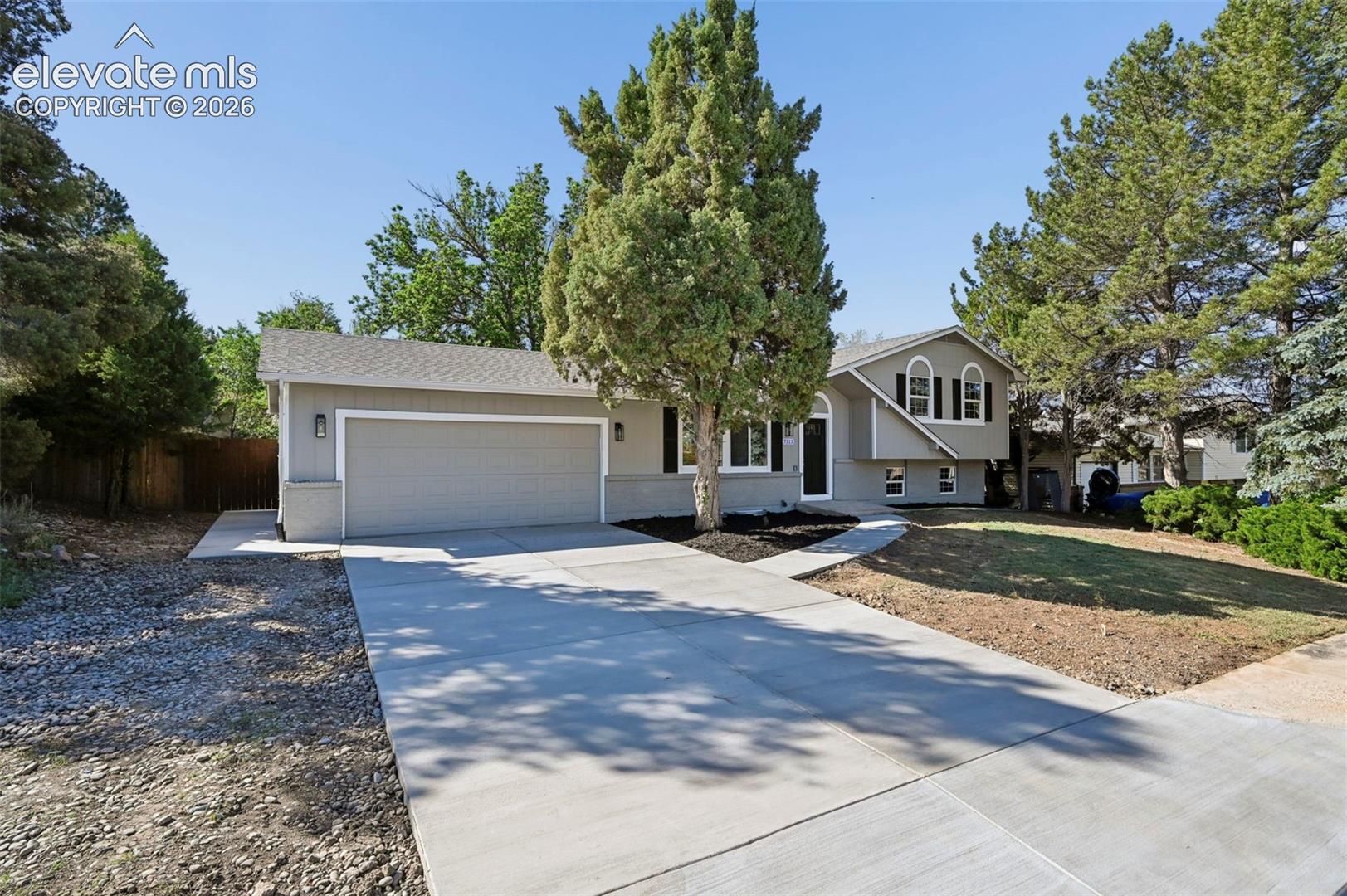 Listing photo 3 for 7313 Colonial Drive