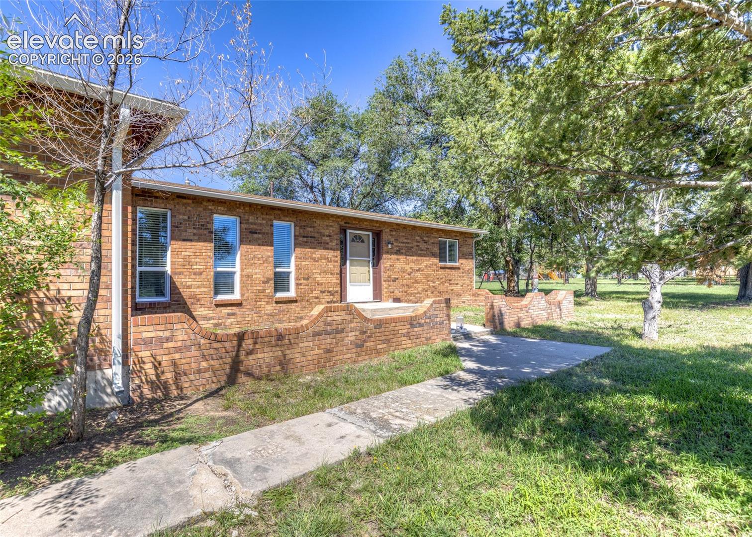 Listing photo 2 for 1540 N Ellicott Highway