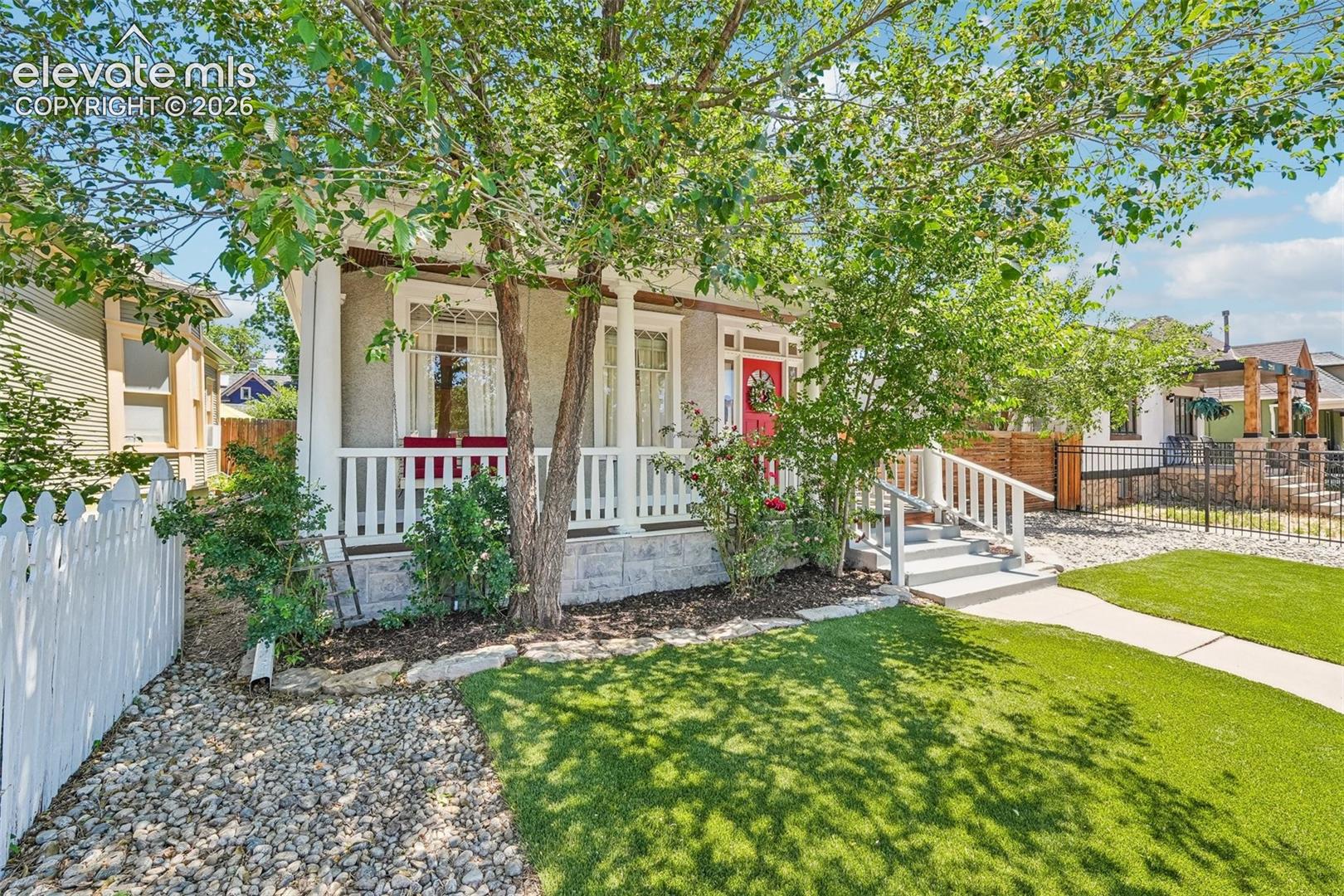 Listing photo 4 for 2118 W Colorado Avenue