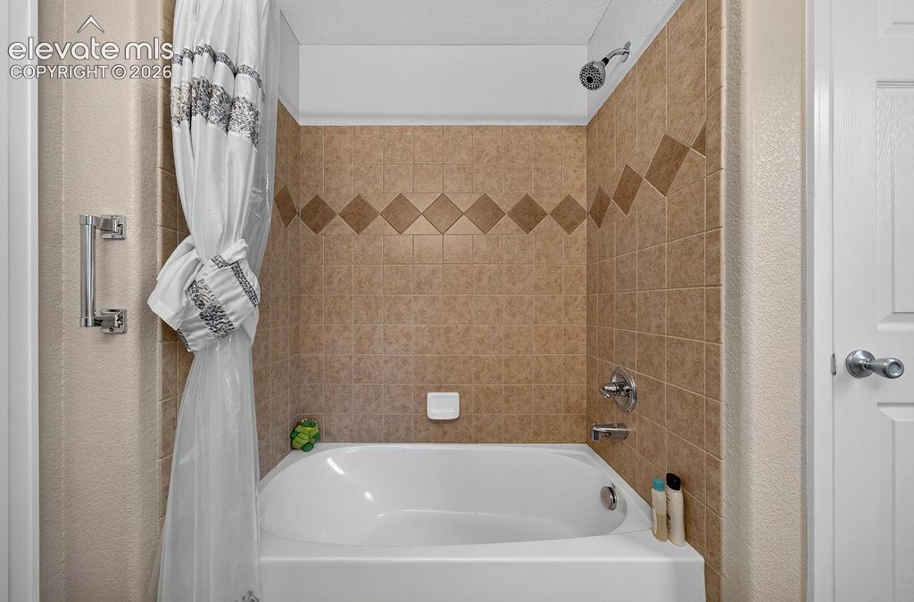 Listing photo 34 for 7239 Gardenstone Drive