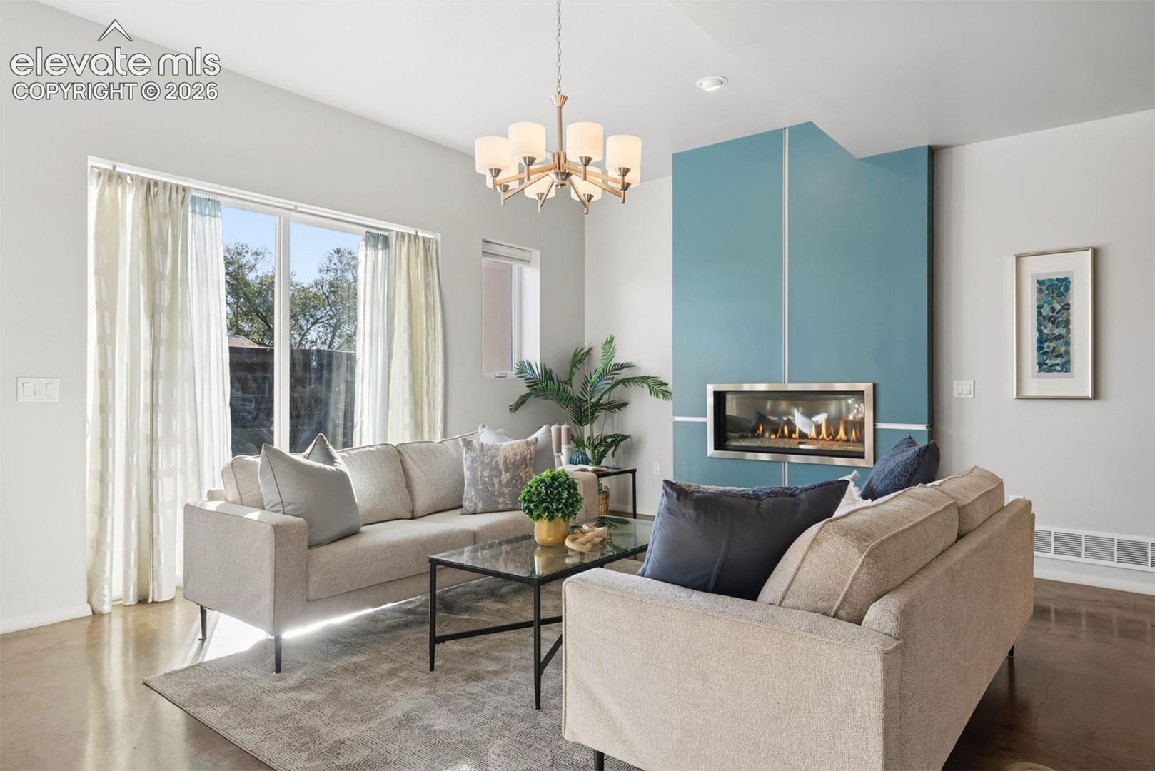 Listing photo 11 for 815 W Jefferson Street