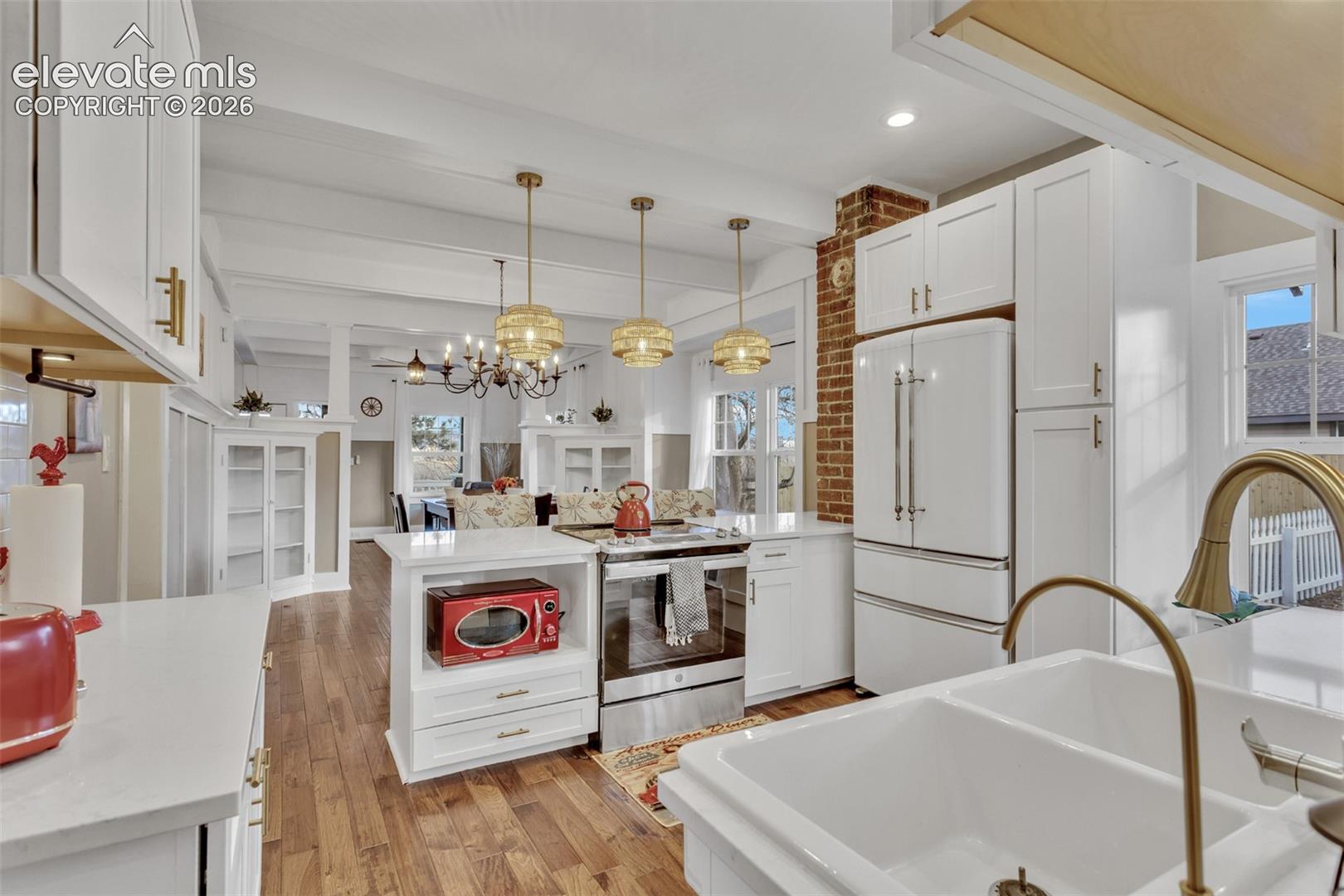 Listing photo 13 for 7801 Valley View Street