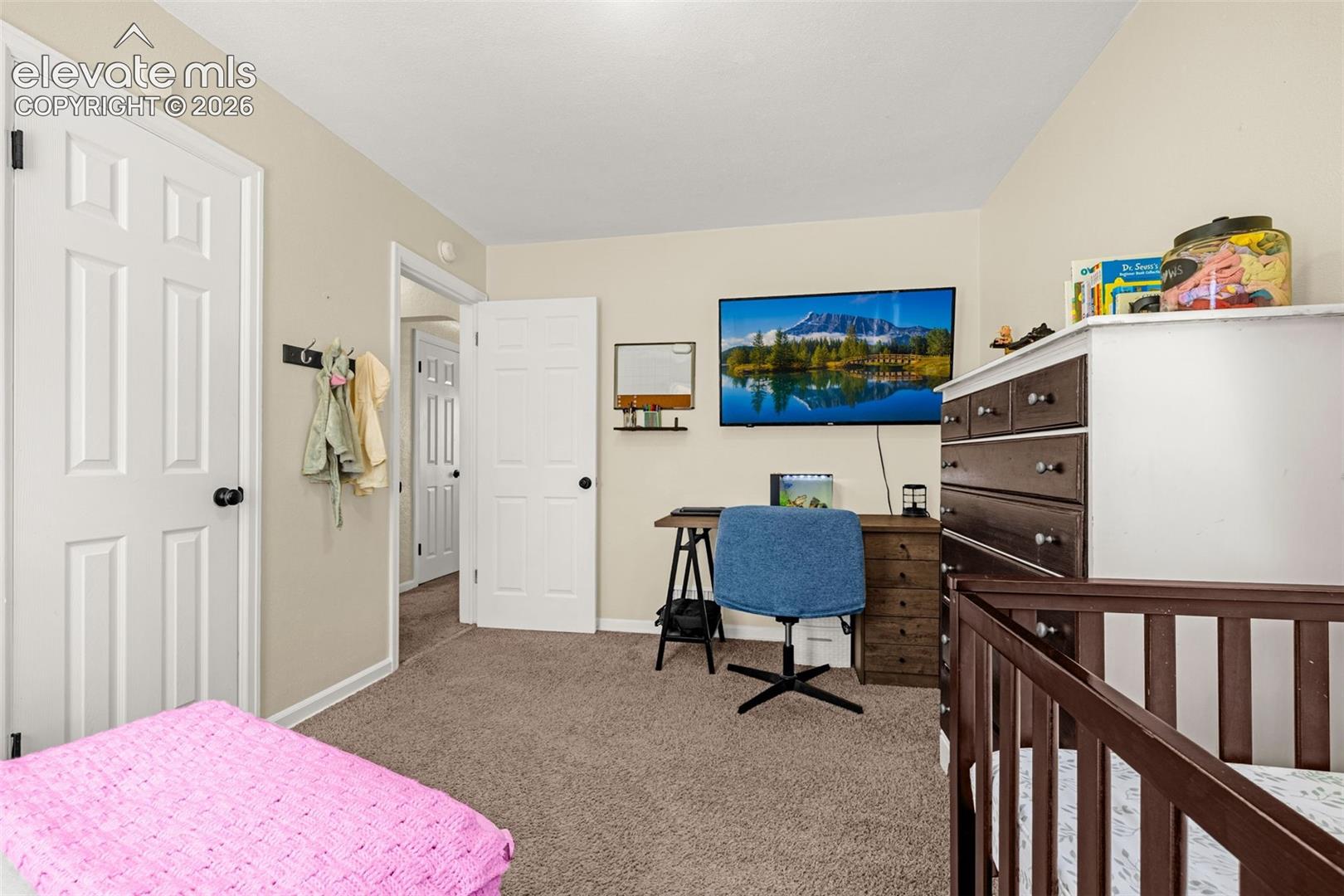 Listing photo 12 for 3023 2nd Avenue