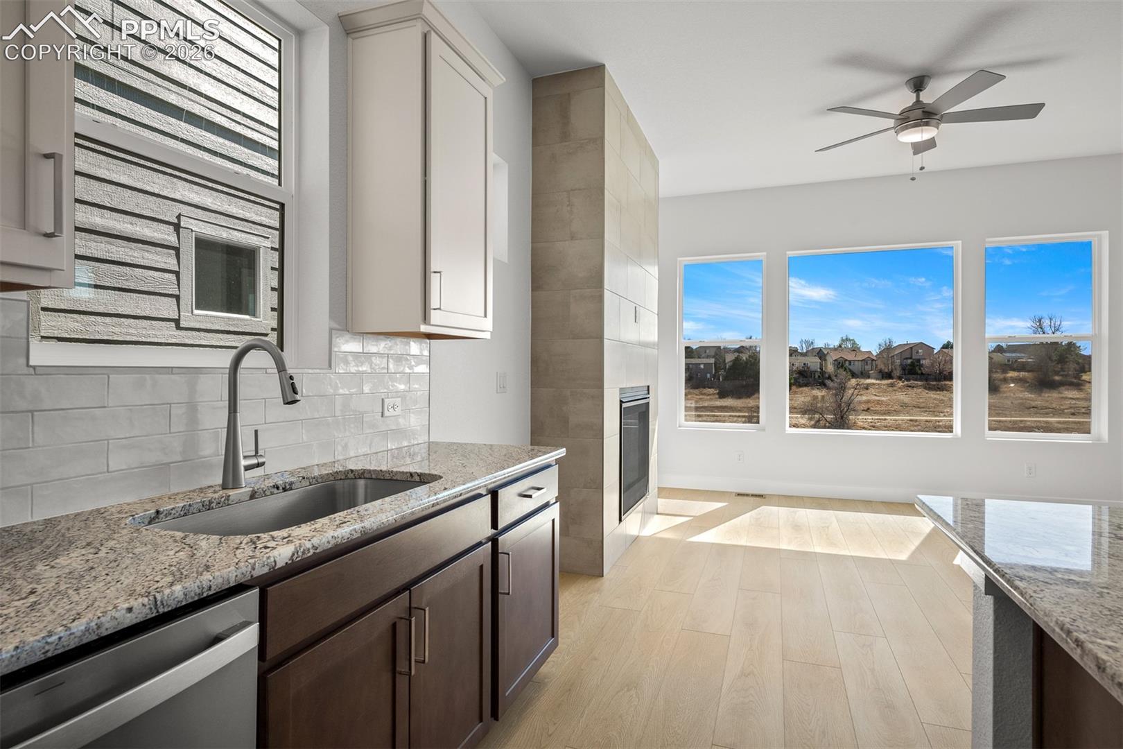 Listing photo 7 for 4555 Peak Crest View