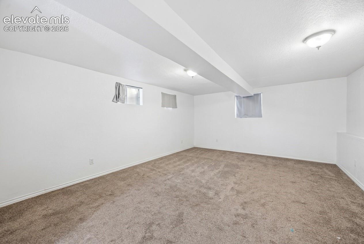 Listing photo 11 for 7409 Colonial Drive