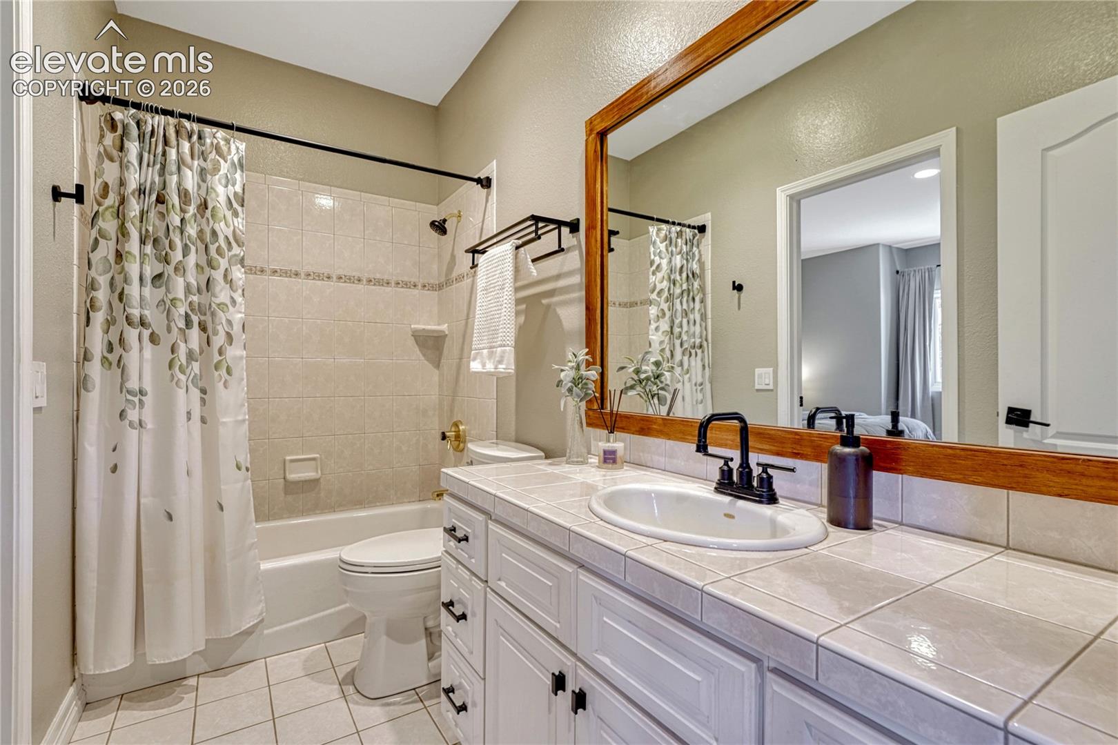 Listing photo 30 for 17180 Colonial Park Drive