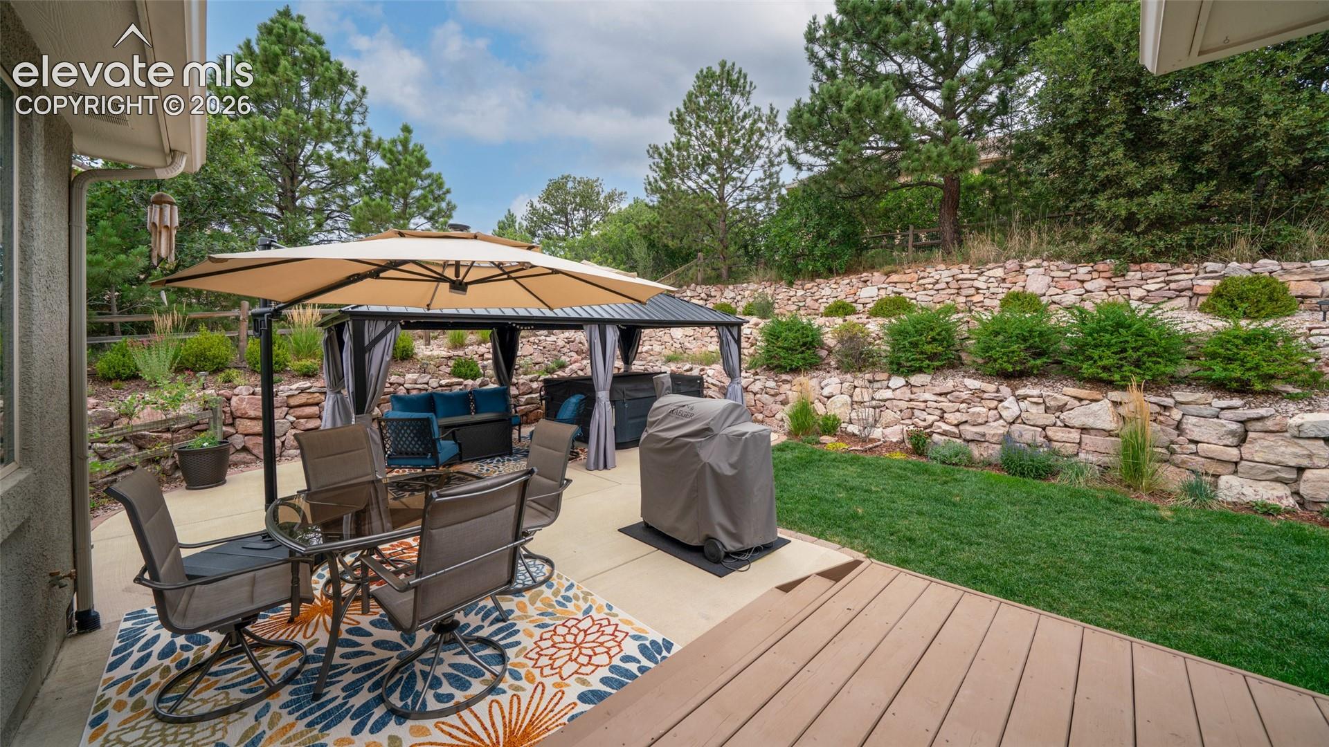 Listing photo 30 for 40 Wuthering Heights Drive