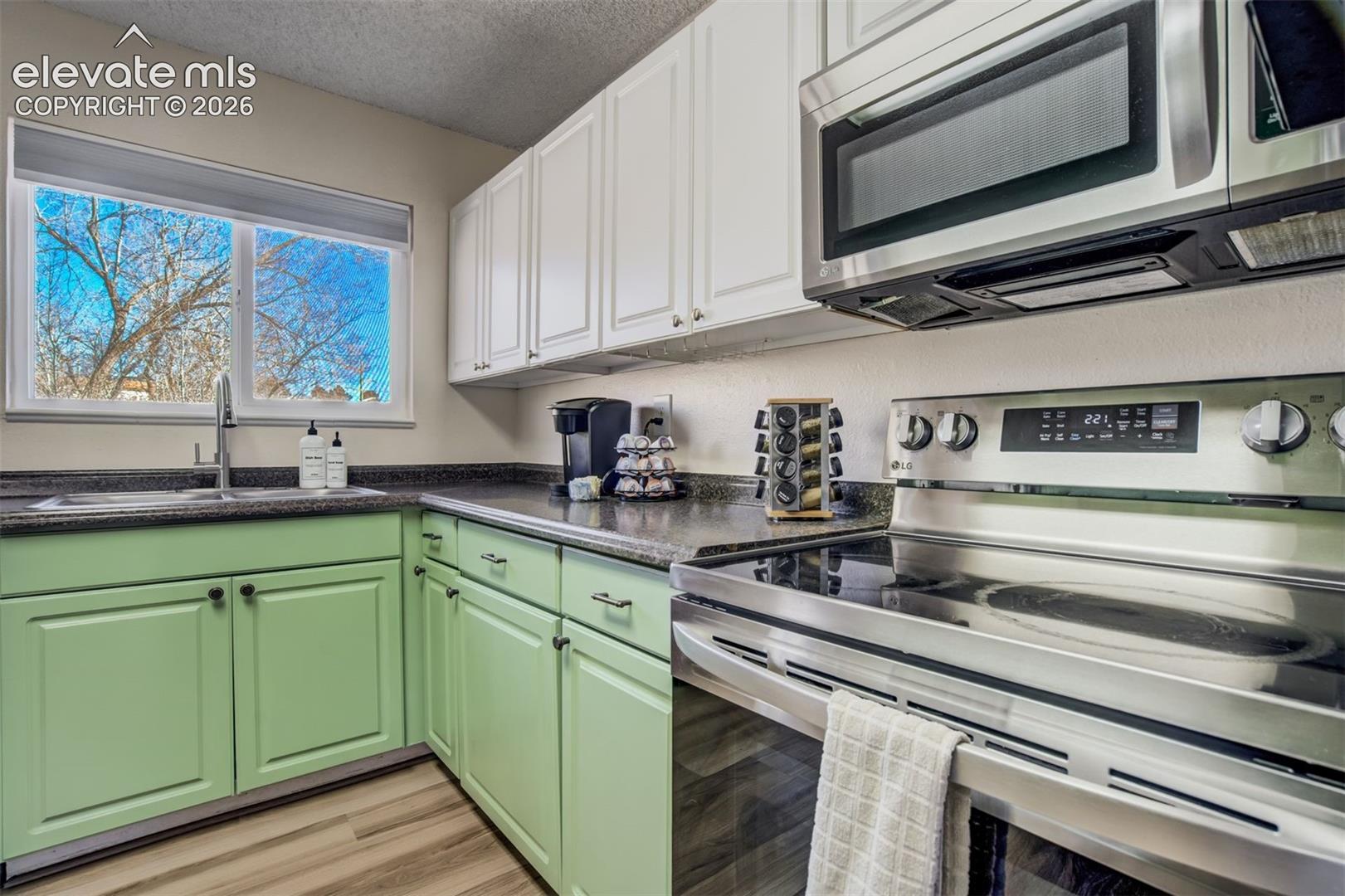 Listing photo 9 for 2566 Royalty Court