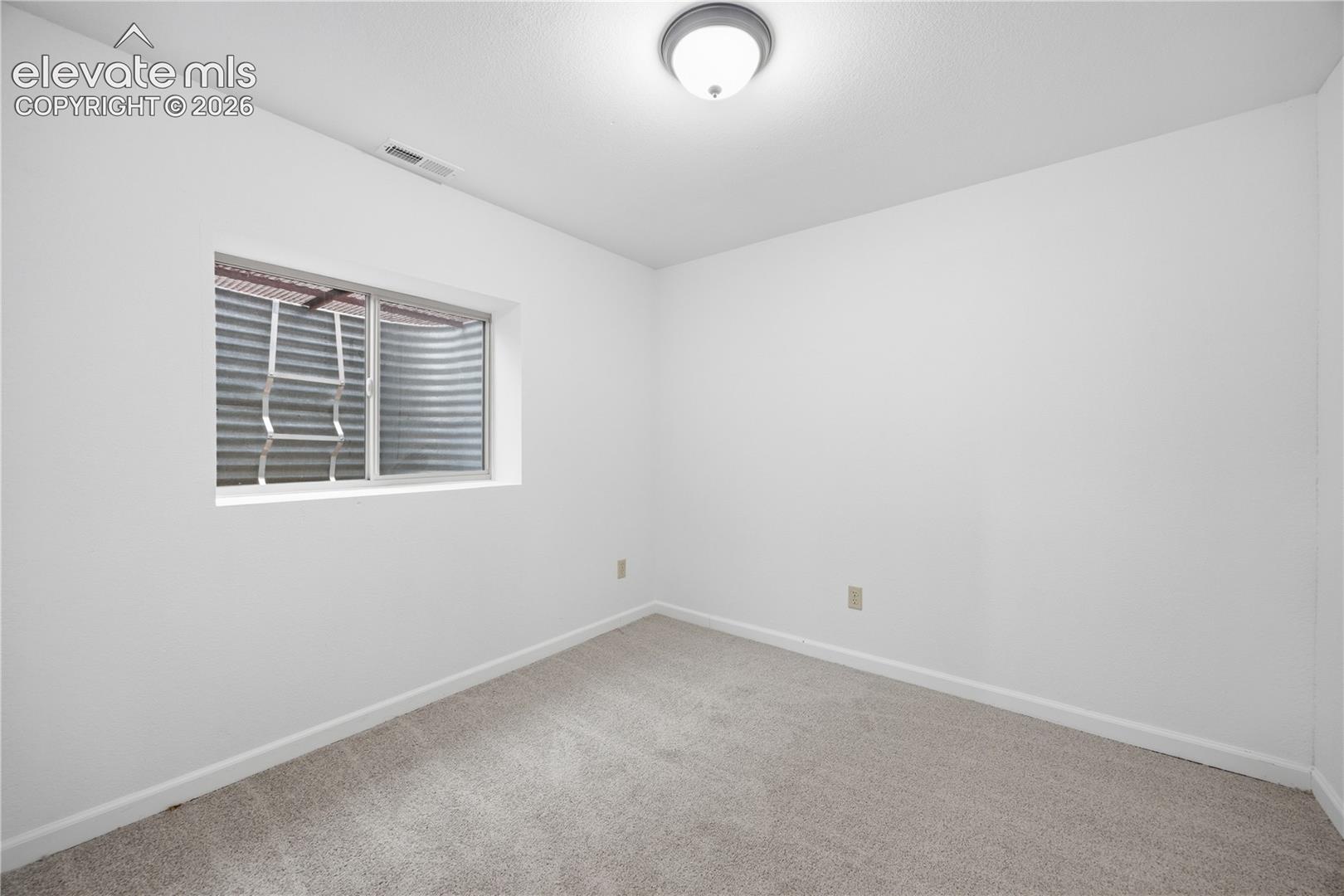 Listing photo 22 for 912 Amsterdam Drive
