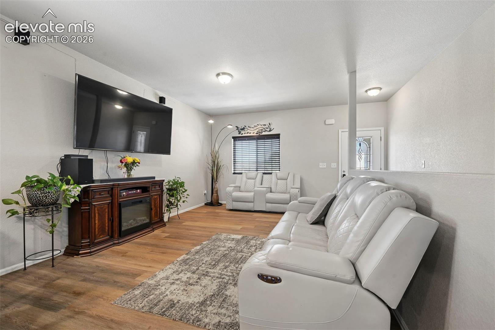 Listing photo 6 for 1114 E Laramie Avenue