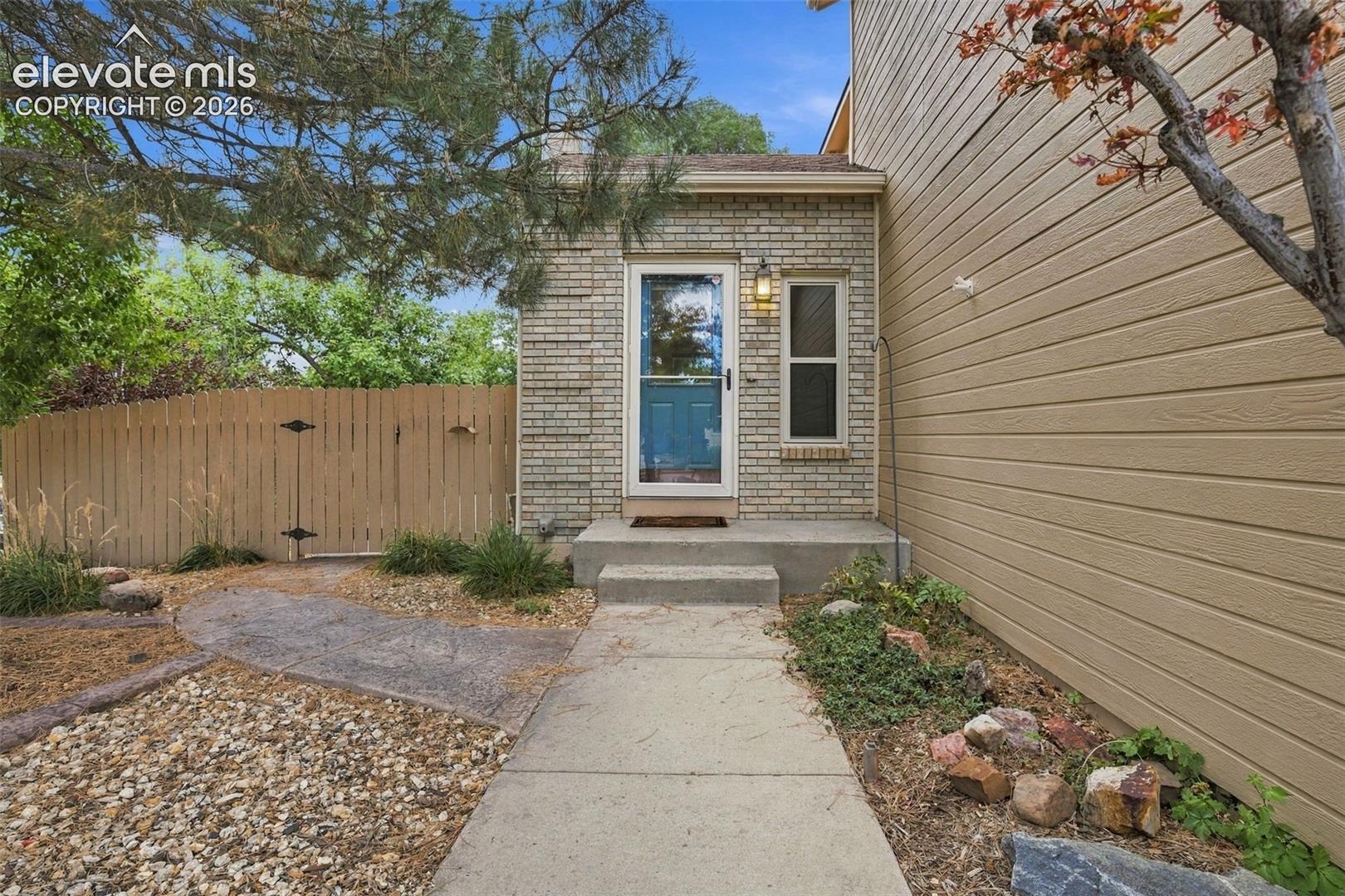 Listing photo 5 for 5960 Chokecherry Drive