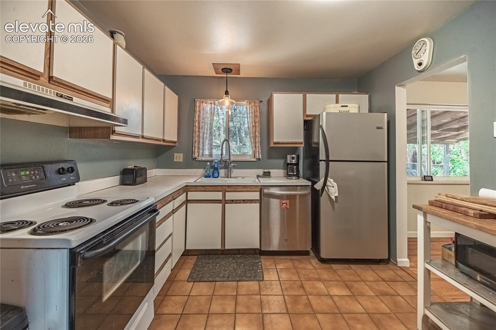 Listing photo 11 for 2512 E La Salle Street