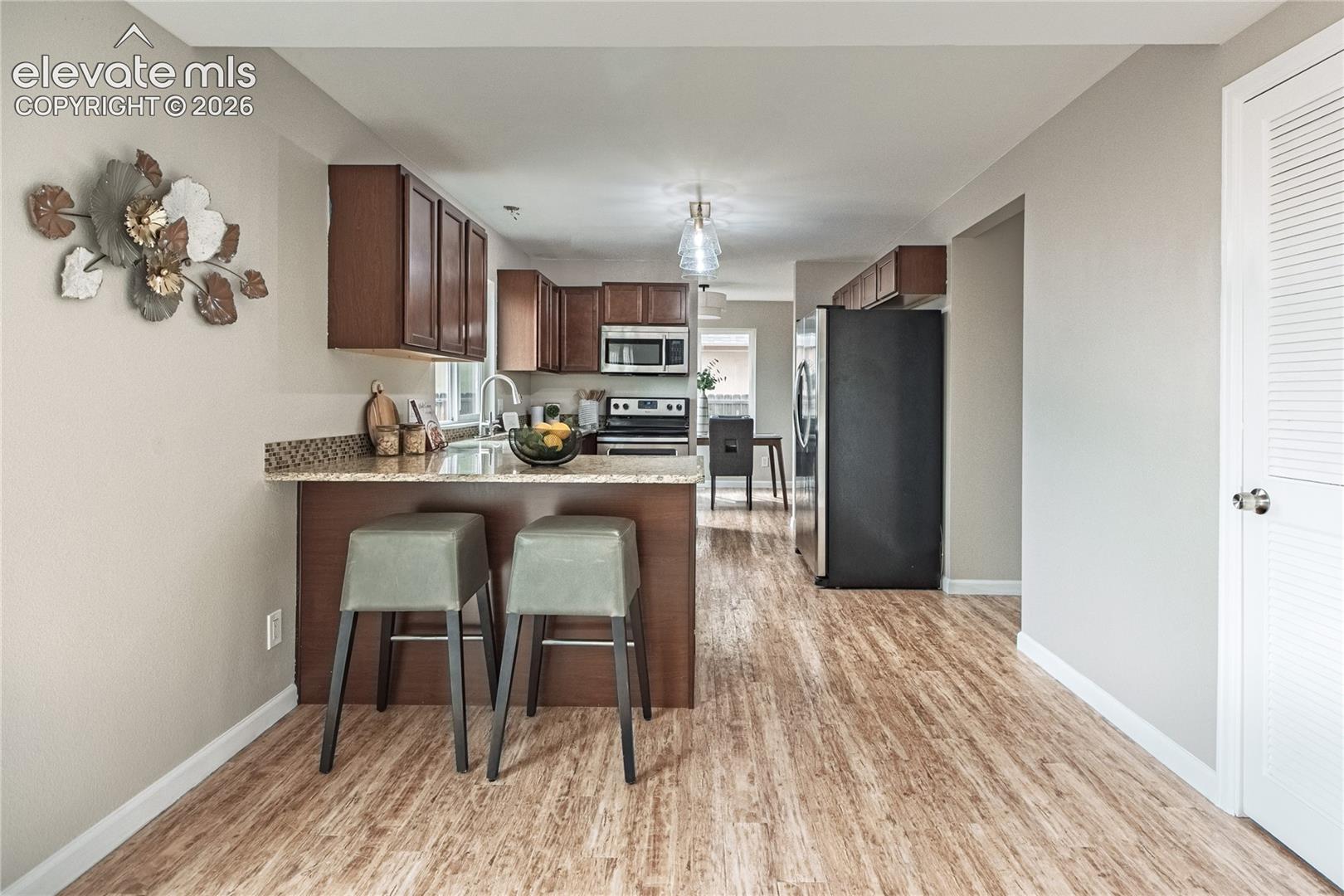 Listing photo 17 for 4325 Ramblewood Drive