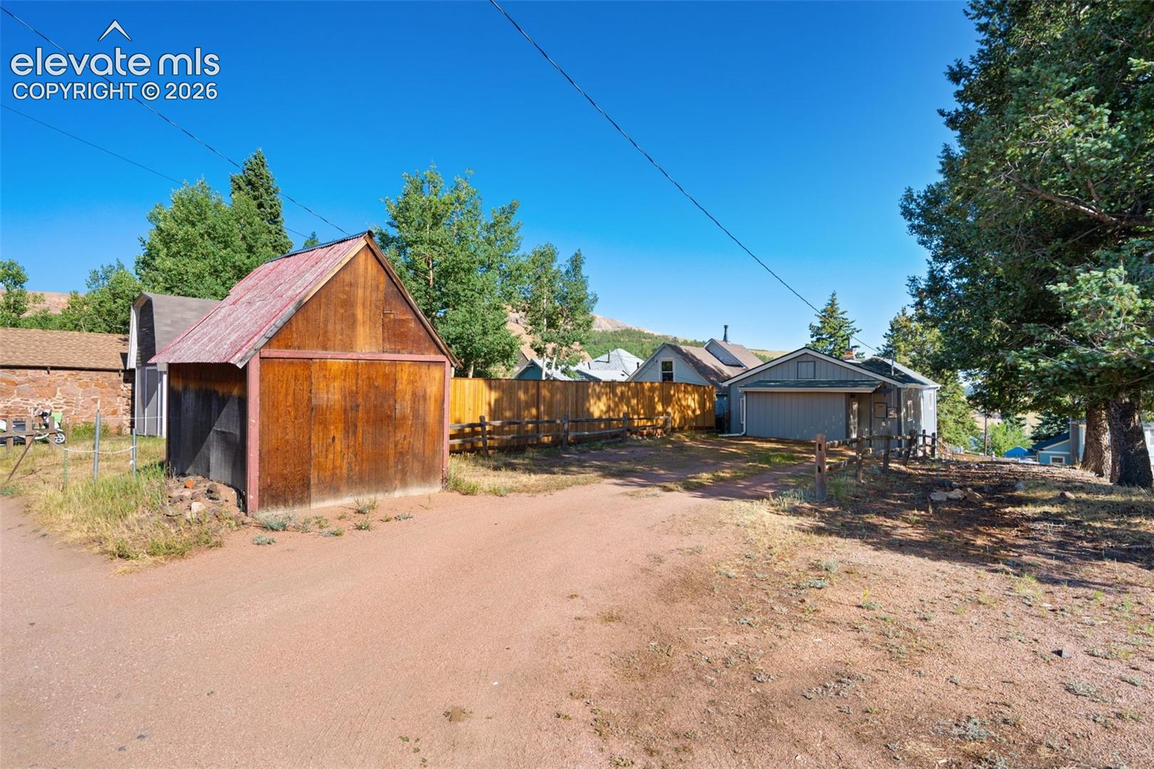 Listing photo 17 for 405 E Eaton Avenue
