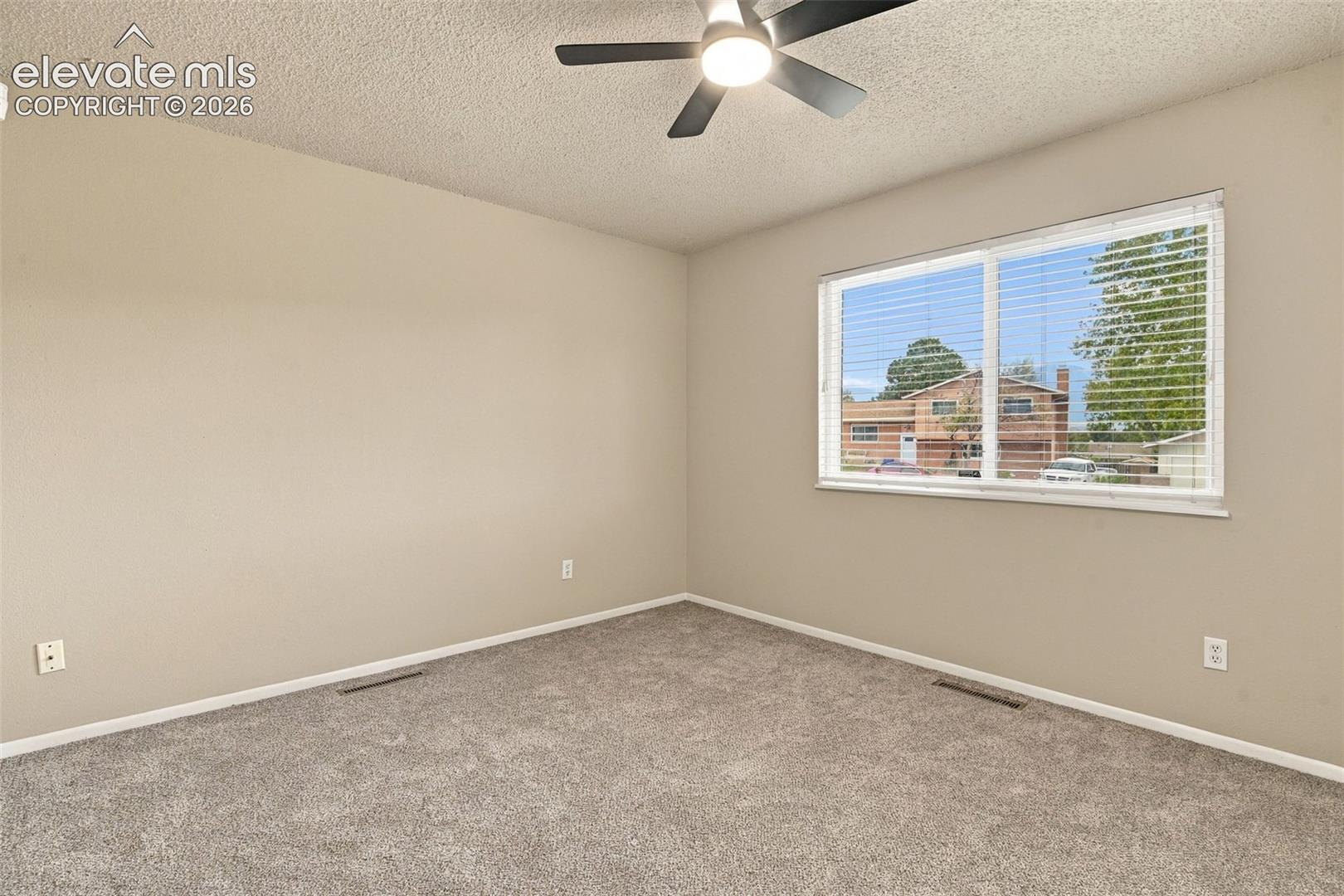 Listing photo 18 for 1070 Applewood Drive