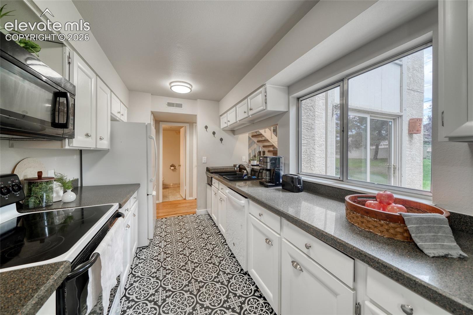Listing photo 19 for 3330 Templeton Gap Road 31