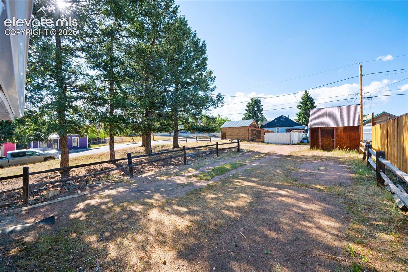 Listing photo 15 for 405 E Eaton Avenue