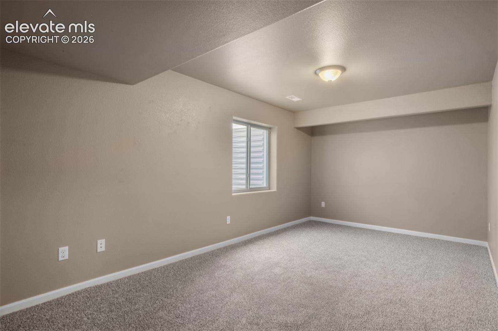 Listing photo 29 for 83 S Golfwood Drive