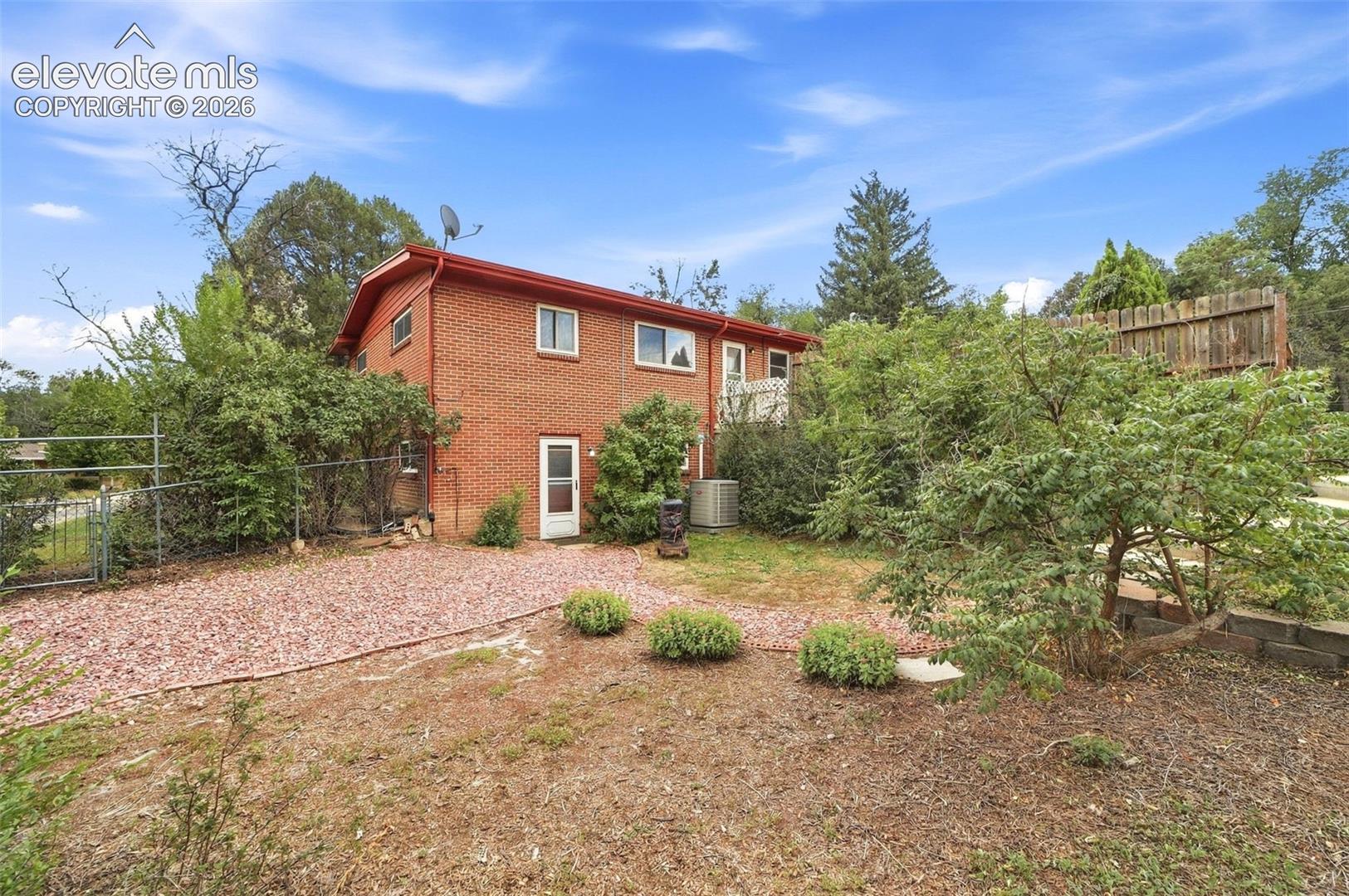 Listing photo 44 for 1406 Iowa Avenue