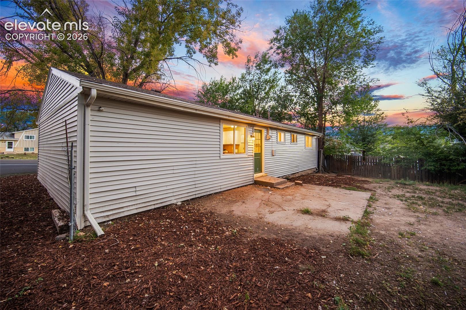 Listing photo 28 for 3928 E Pikes Peak Avenue