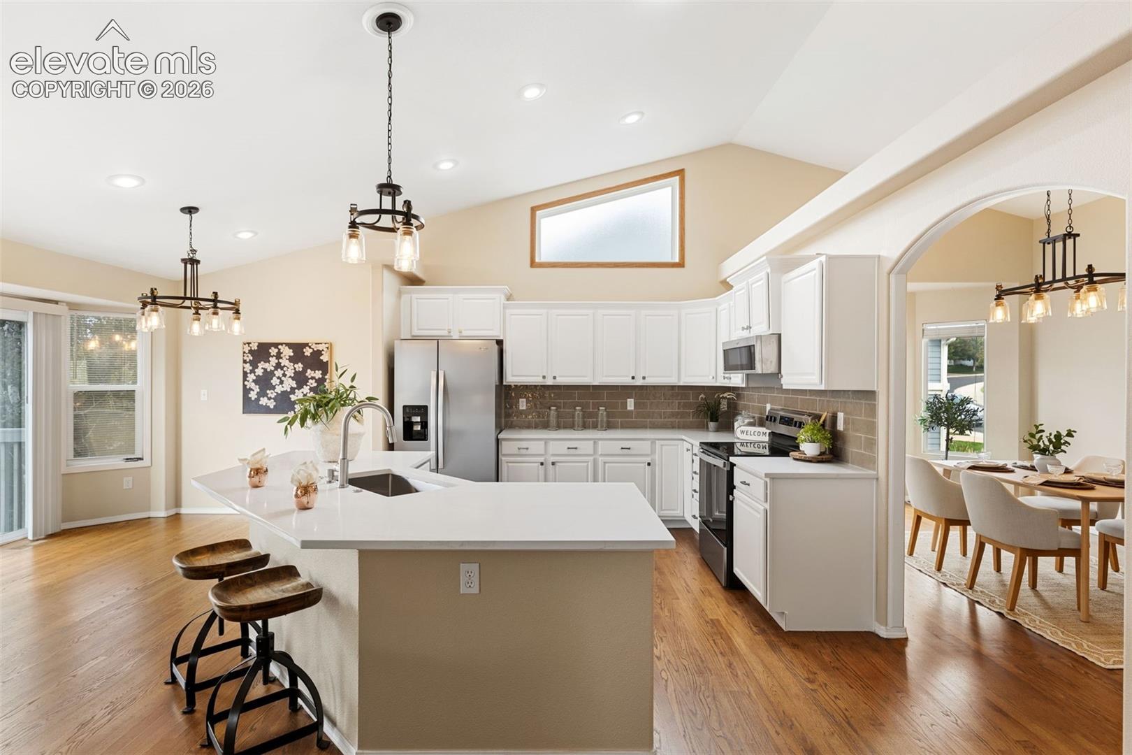 Listing photo 8 for 6689 Showhorse Court