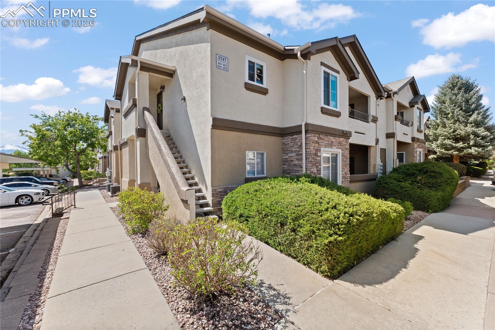 3747 Riviera Grove
