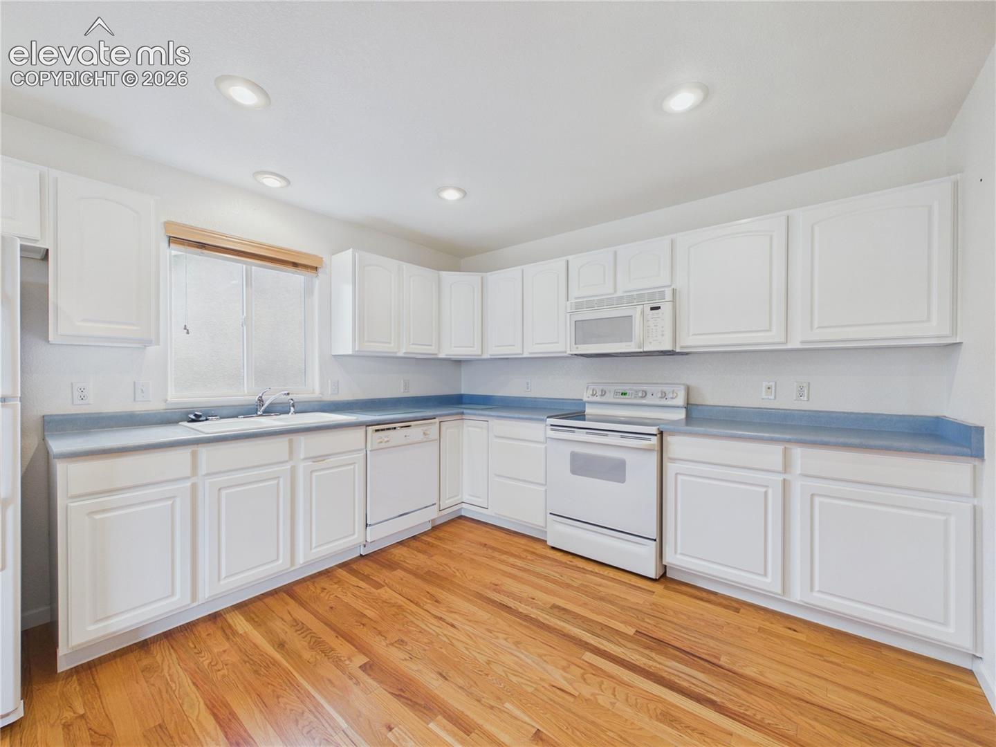 Listing photo 7 for 2025 Kingsroyal Boulevard F