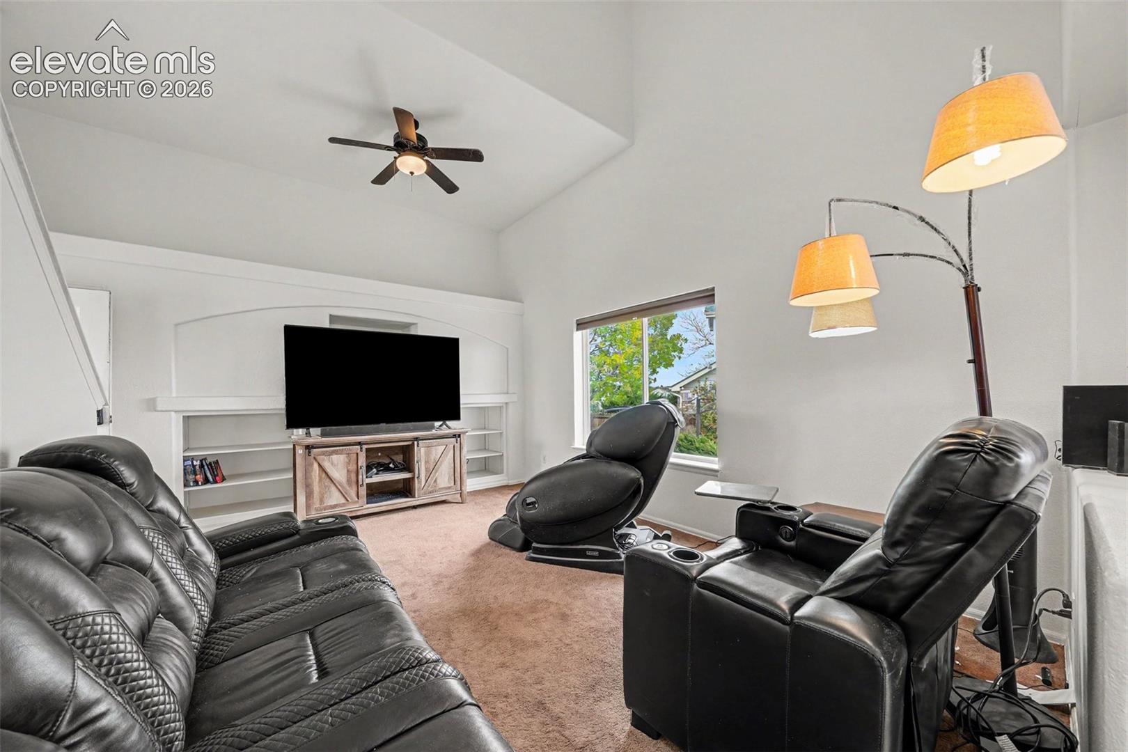 Listing photo 7 for 912 Legend Oak Drive