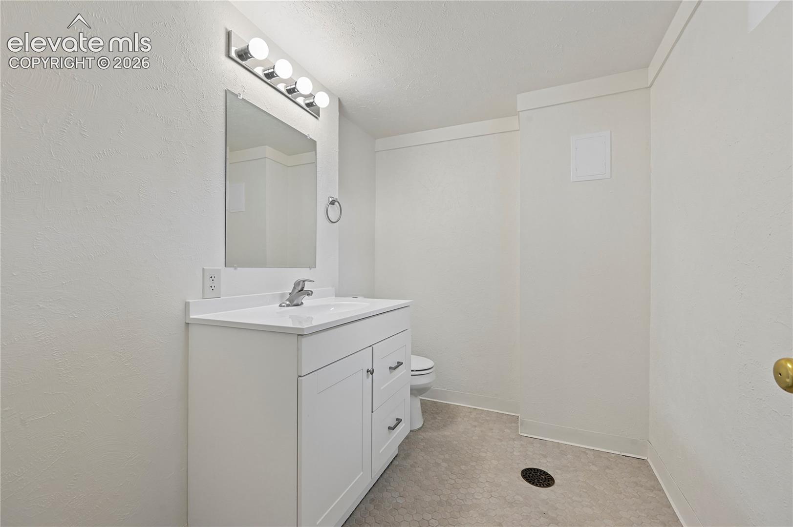 Listing photo 42 for 801 Westacres Avenue