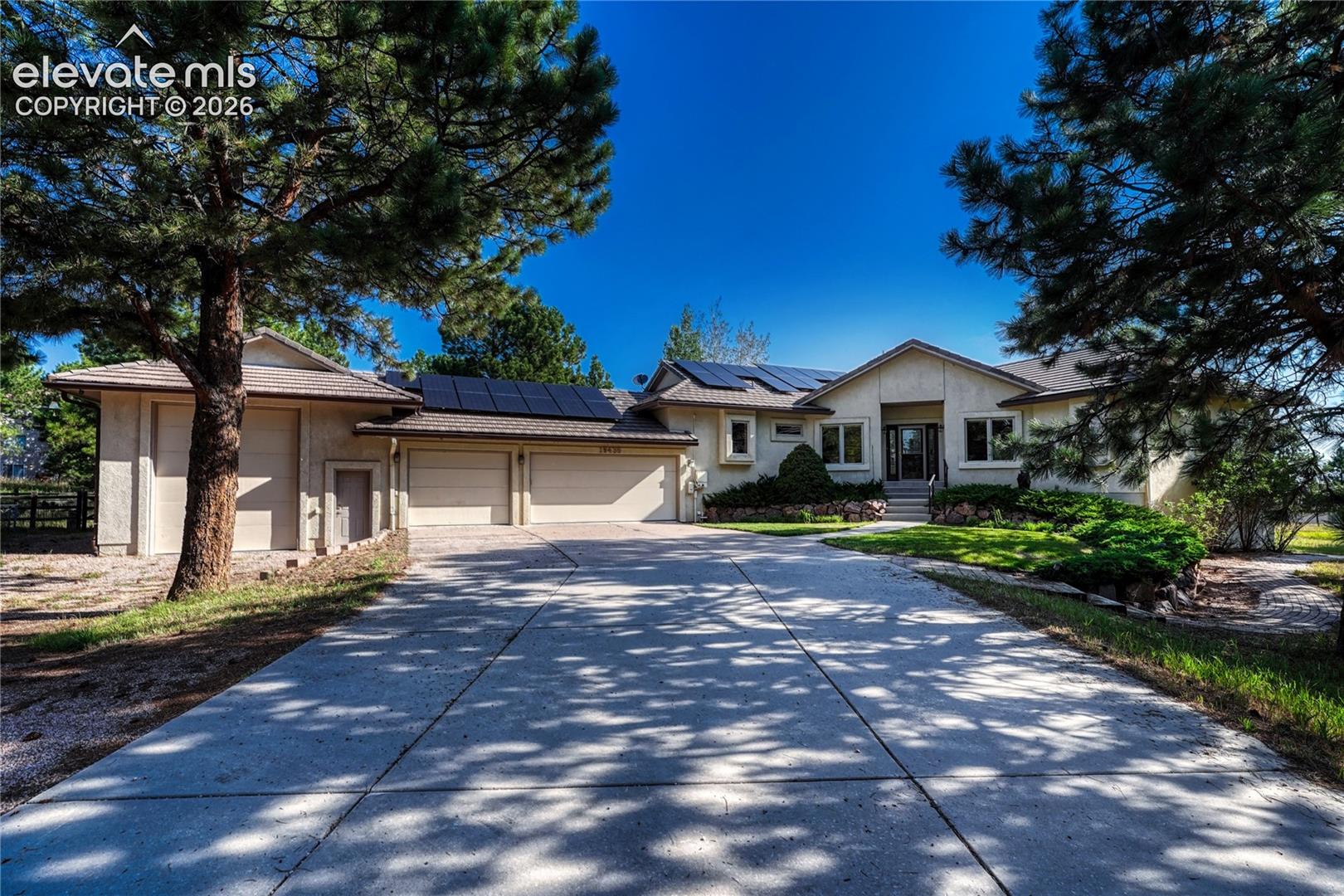 Listing photo 2 for 19435 Sherwood Trail