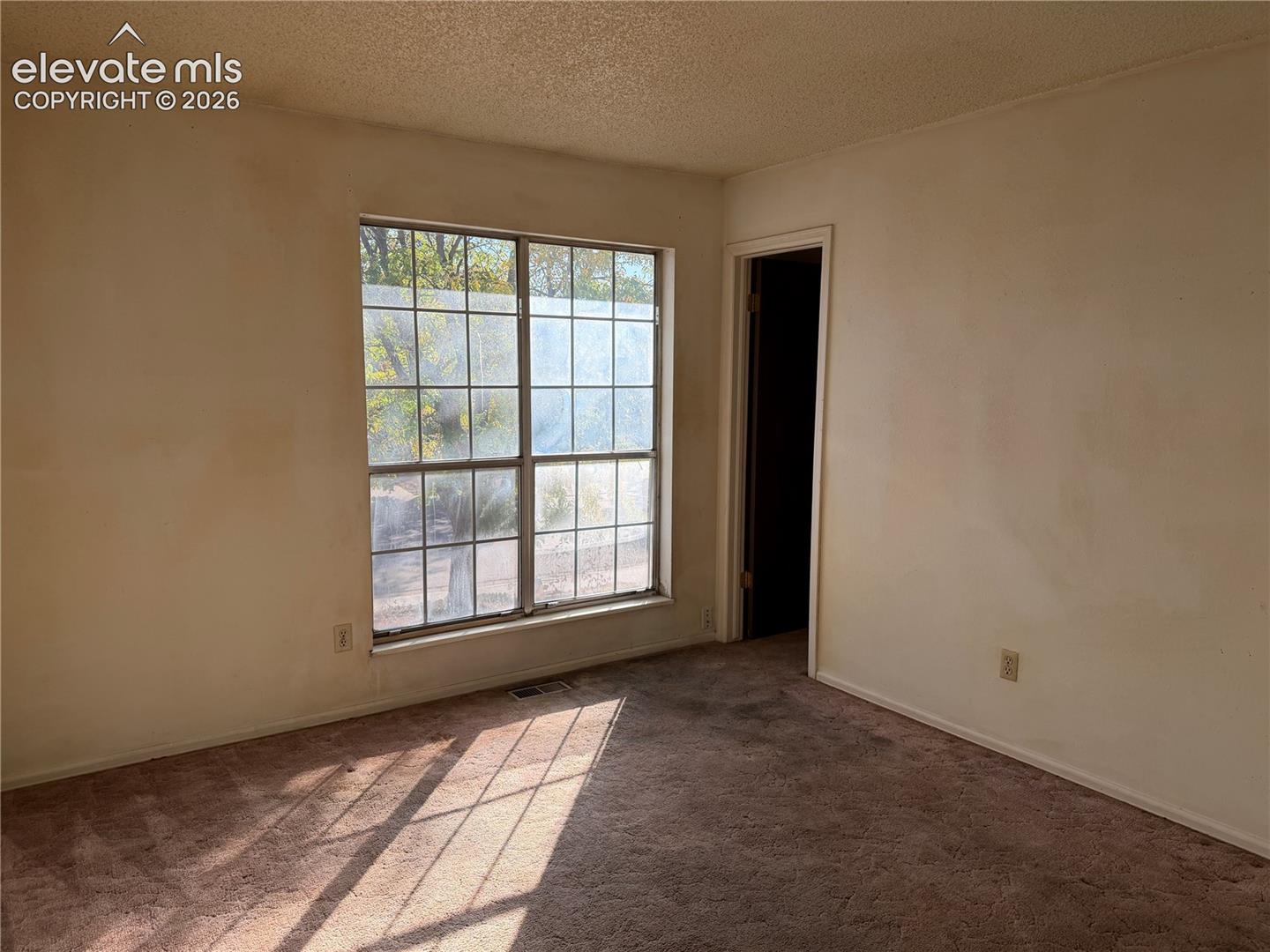 Listing photo 7 for 2548 Prescott Circle