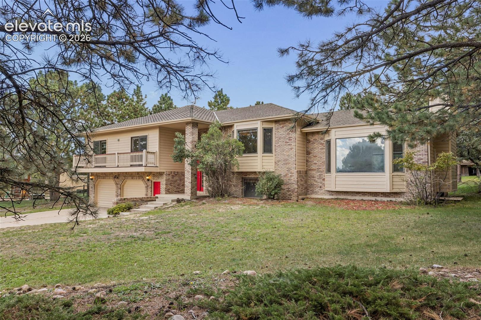 Listing photo 2 for 19975 Doewood Drive