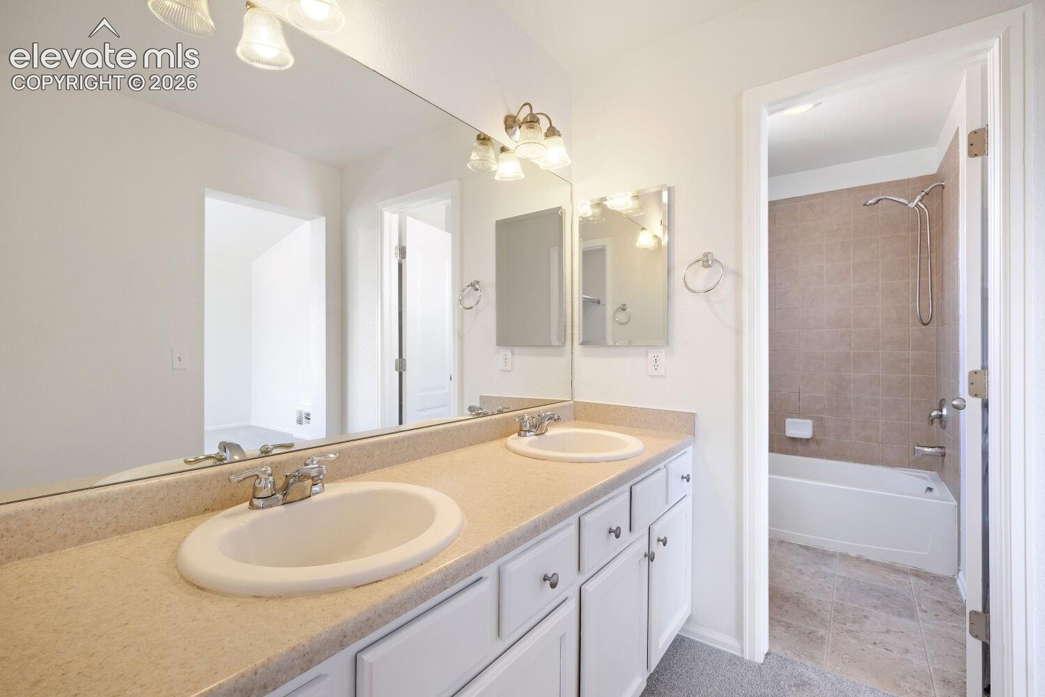 Listing photo 19 for 10025 everglades Drive