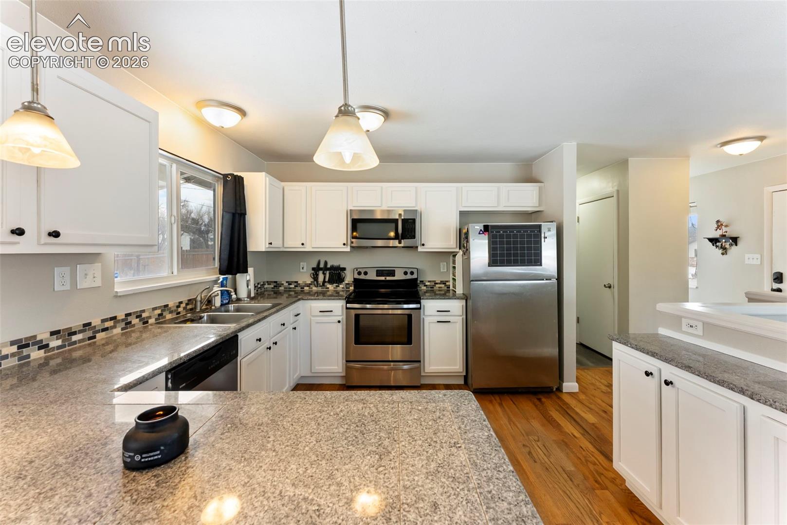 Listing photo 10 for 1429 Prado Drive