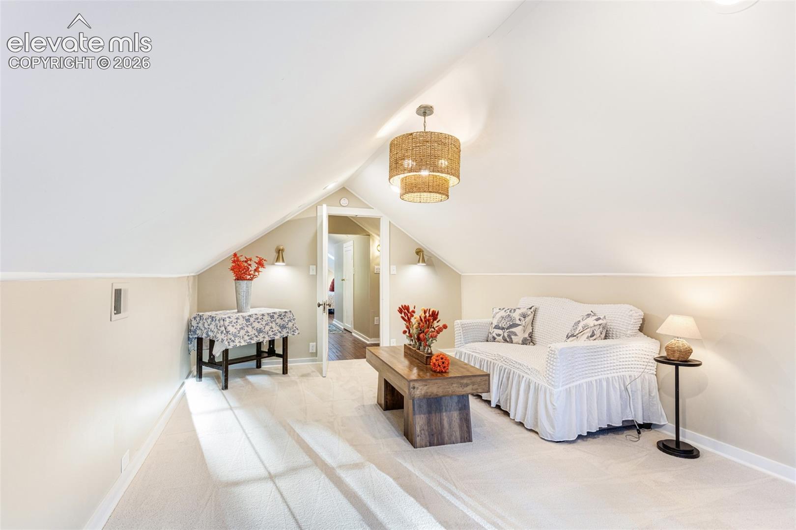 Listing photo 17 for 7801 Valley View Street