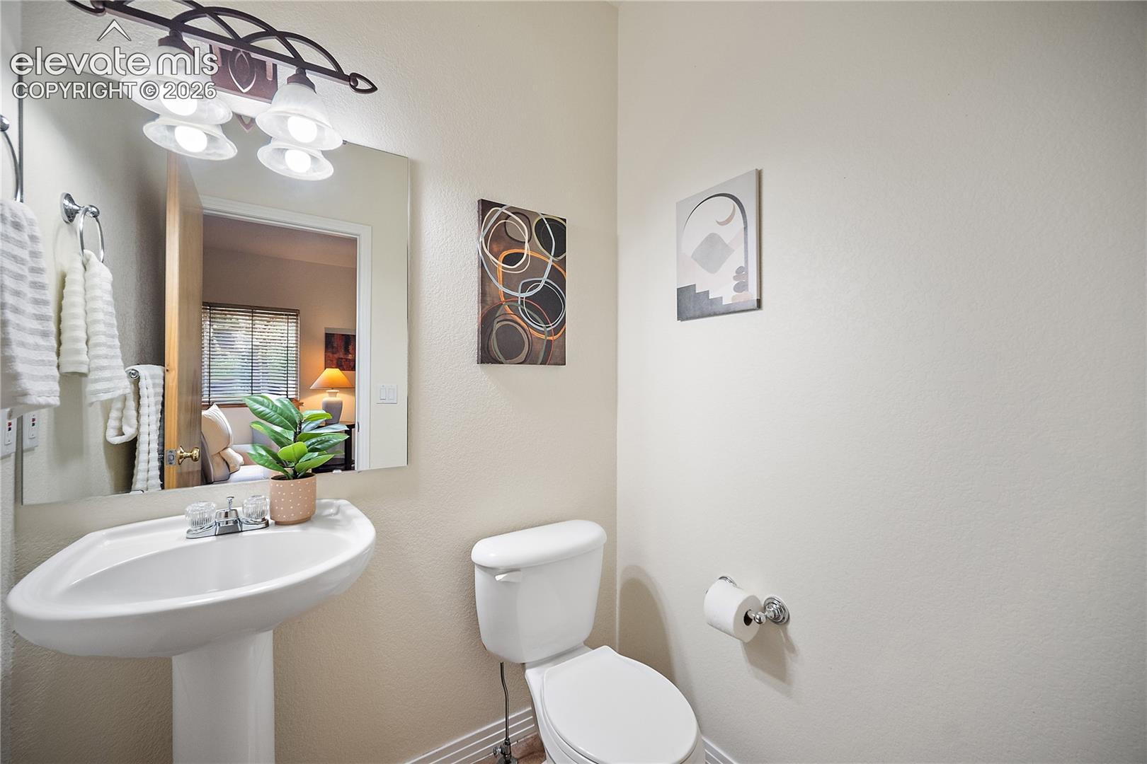 Listing photo 7 for 18 Taos Place