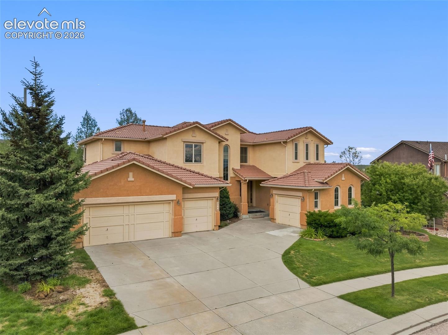 2114 Diamond Creek Drive โ listing photo