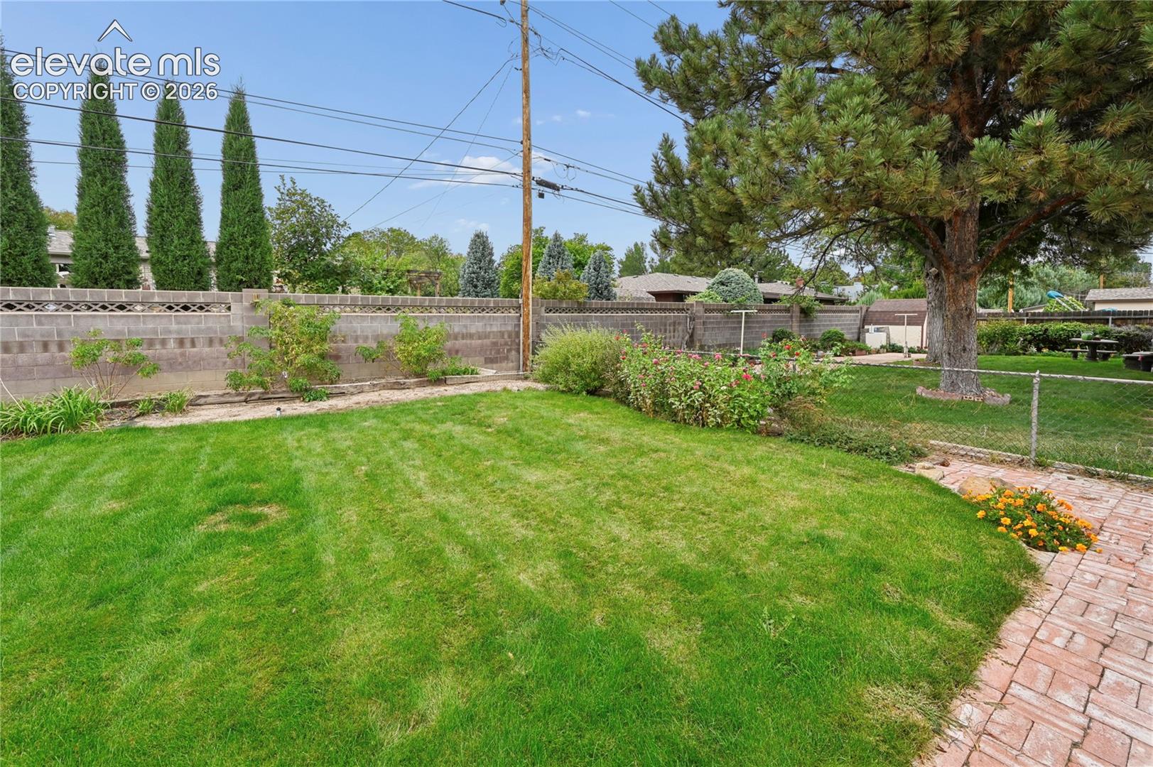 Listing photo 44 for 801 Westacres Avenue
