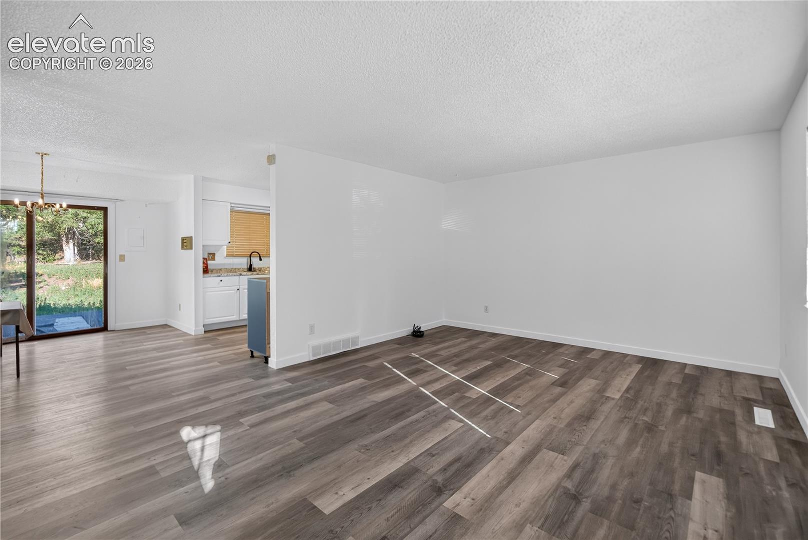 Listing photo 2 for 4850 Windward Circle