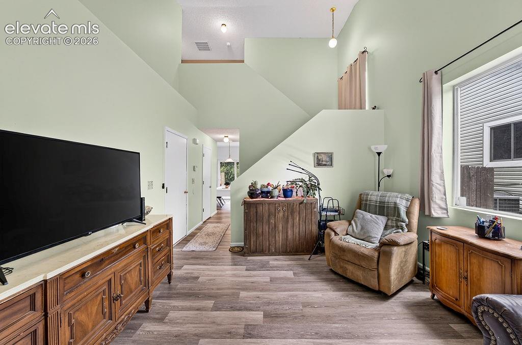 Listing photo 5 for 818 Hayloft Lane