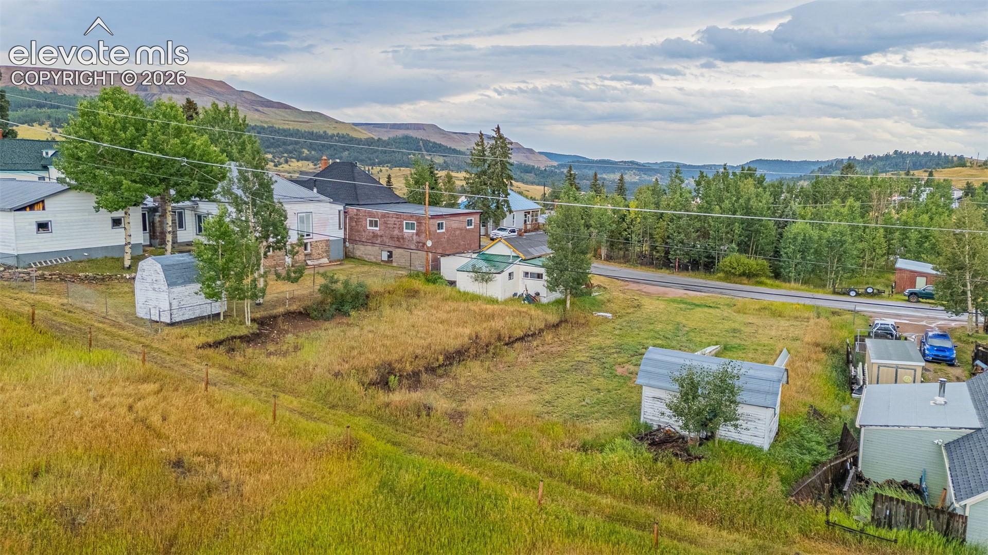 Listing photo 18 for 207 W Eaton Avenue