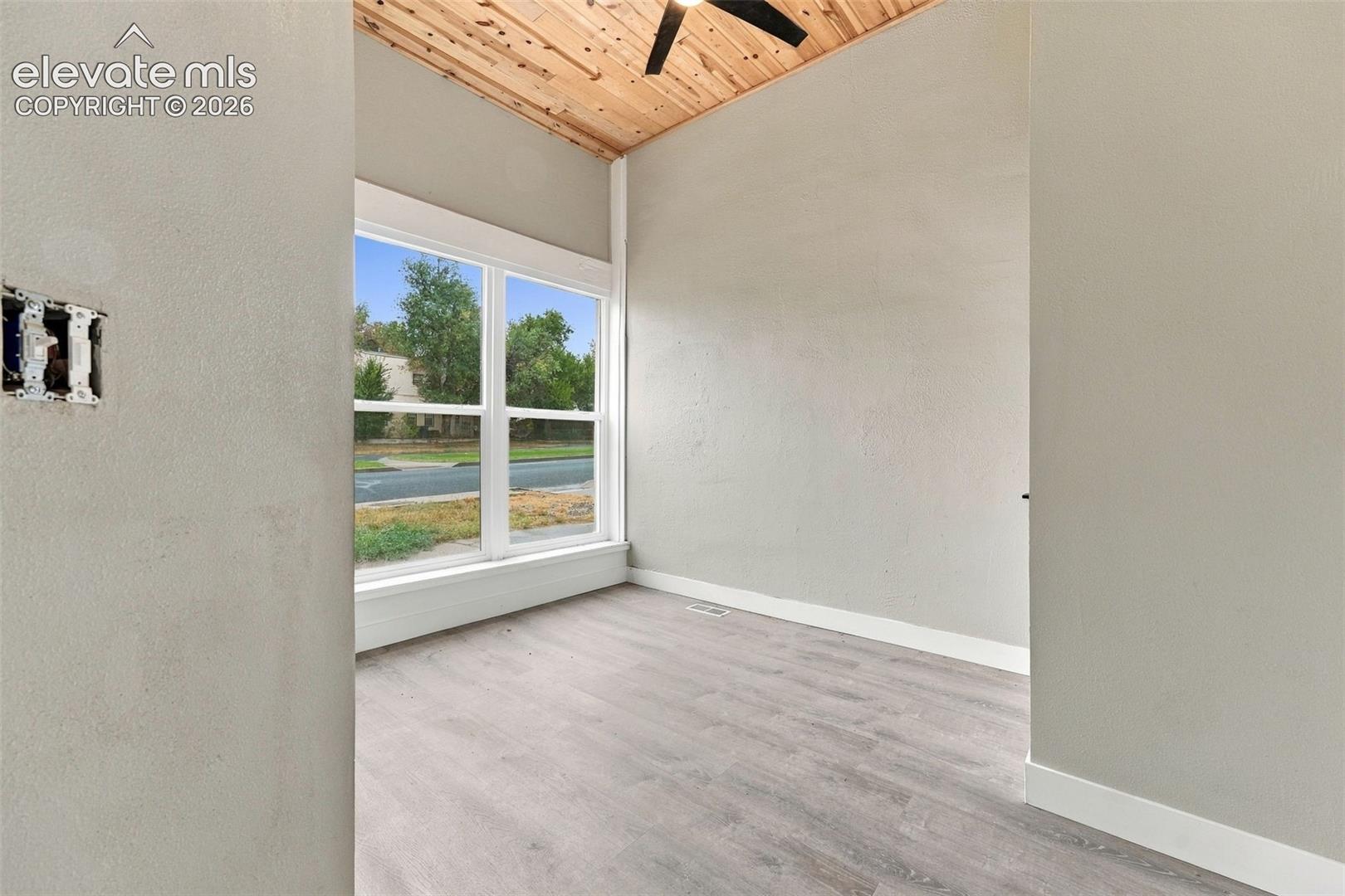 Listing photo 16 for 412 E St Vrain Street